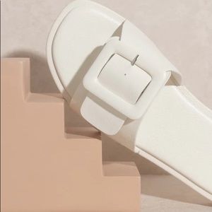 Women’s Big Buckle Sandal Slides